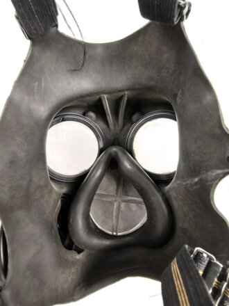 Großbritannien , MK VI Gasmask. Uncleaned, dated 1975, with filter