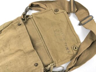 Großbritannien , Gasmaskentasche für " Gasmaske MK V" . getragenes Stück mit diversem Zubehör.
