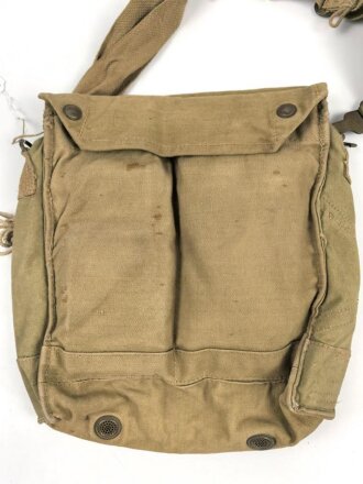 Großbritannien , Gasmaskentasche für " Gasmaske MK V" . getragenes Stück mit diversem Zubehör.