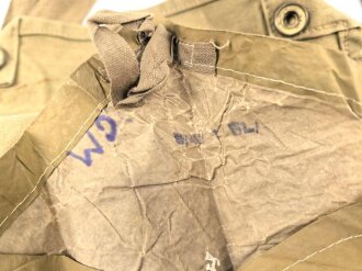 Großbritannien , Gasmaskentasche für " Gasmaske MK V" . getragenes Stück mit diversem Zubehör.