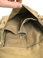 Großbritannien , Gasmaskentasche für " Gasmaske MK V" . getragenes Stück mit diversem Zubehör.