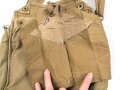 Großbritannien , Gasmaskentasche für " Gasmaske MK V" . getragenes Stück mit diversem Zubehör.