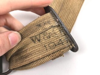Großbritannien , Trageriemen zur Gasmaskentasche für " Gasmaske MK V" . getragenes Stück , datiert 1941