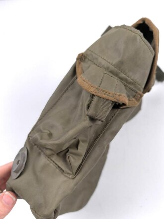 Großbritannien , "Haversack Respirator Anti Gas S6, MKII" dated 1973