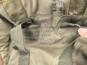 Großbritannien , "Haversack Respirator Anti Gas S6, MKII" dated 1973