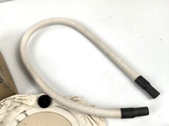 Luftschutz Gasjäckchen für Kleinkinder, Umkarton leicht defekt, sonst sehr guter Gesamtzustand.