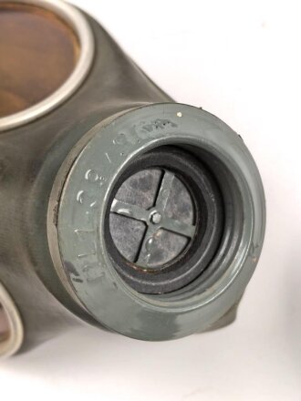 Volksgasmaske 40 in Bereitschaftsbüchse. Ungereinigt, Originallack