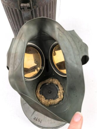 Volksgasmaske 40 in Bereitschaftsbüchse. Ungereinigt, Originallack