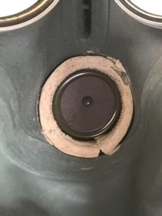 Volksgasmaske 37 in Bereitschaftsbüchse. Ungereinigt, Originallack