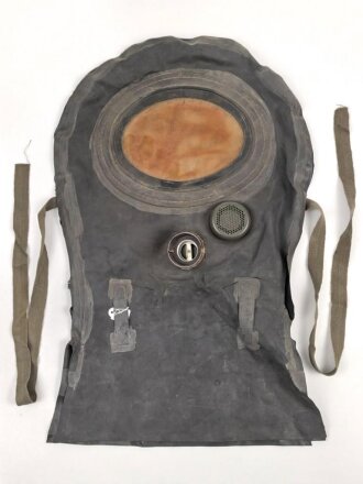 Gasschutzhaube für Kopfverletzte der Wehrmacht. Gummi zum Teil rissig. Selten.