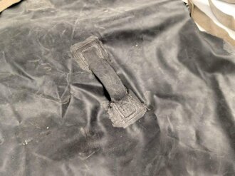 Gasschutzhaube für Kopfverletzte der Wehrmacht. Gummi zum Teil rissig. Selten.