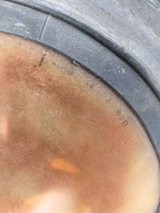 Gasschutzhaube für Kopfverletzte der Wehrmacht. Gummi zum Teil rissig. Selten.