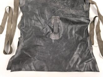 Gasschutzhaube für Kopfverletzte der Wehrmacht. Gummi zum Teil rissig. Selten.