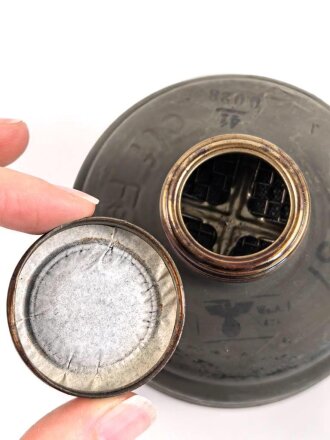 Gasmaskenfilter "Filtereinsatz 37" Wehrmacht .  guter Zustand, dtiert 1941, ungereinigtes Stück