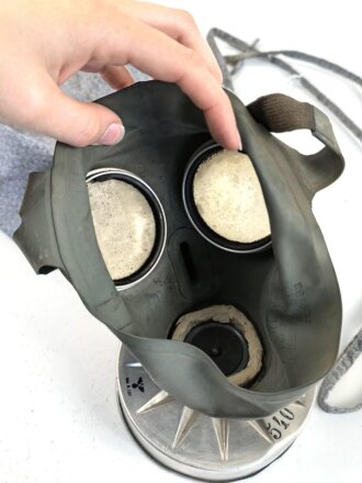 Luftschutz, Volksgasmaske 40 in Tragetasche