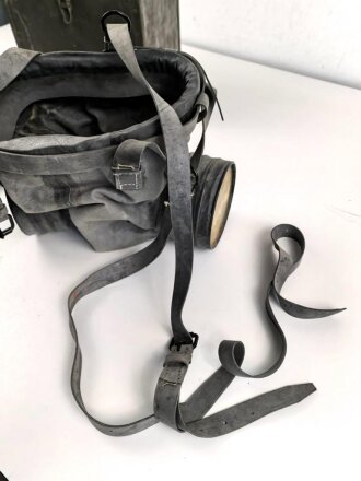 Ungarn ?, Pferdegasmaske KSPM in sehr gutem Zustand, mit Gasbrille in Umverpackung. Russisches Modell, so auch unter anderem in Polen im Einsatz.