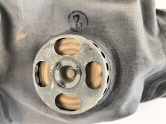Ungarn ?, Pferdegasmaske KSPM in sehr gutem Zustand, mit Gasbrille in Umverpackung. Russisches Modell, so auch unter anderem in Polen im Einsatz.
