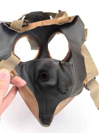 Gasmaske / Atemschutzmaske ohne Bezeichnung. Maskenkörper vollständig ausgehärtet