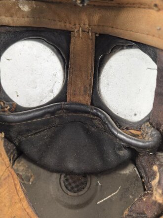 Polen, Gasmaske Modell 1924, W.W.S.P datiert 1930 . der Maskenkörper ausgehärtet, mit Filter