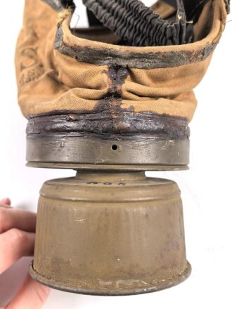 Polen, Gasmaske Modell 1924, W.W.S.P datiert 1930 . der Maskenkörper ausgehärtet, mit Filter