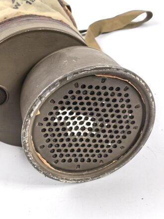 Polen, Gasmaske Modell 1924, W.W.S.P datiert 1930 . der Maskenkörper ausgehärtet, mit Filter