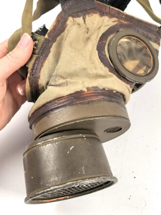 Polen, Gasmaske Modell 1924, W.W.S.P datiert 1930 . der Maskenkörper ausgehärtet, mit Filter