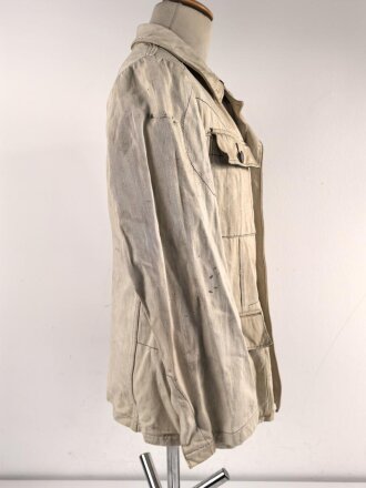 Heer, Feldbluse für Mannschaften Modell 1943. Kammerstück in heller Ausführung. Habe ich in 30 Jahrfen Tätigkeit noch nie gesehen. Ist nicht entfärbt, sondern so produziert. Getragenes Stück