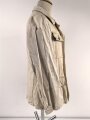 Heer, Feldbluse für Mannschaften Modell 1943. Kammerstück in heller Ausführung. Habe ich in 30 Jahrfen Tätigkeit noch nie gesehen. Ist nicht entfärbt, sondern so produziert. Getragenes Stück