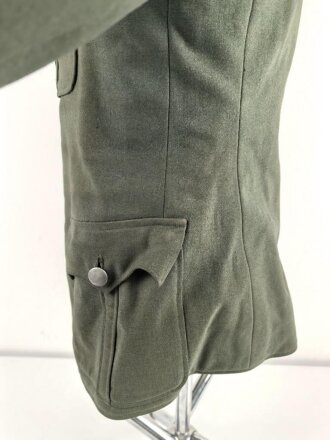 Heer, Feldbluse Modell 1936 für einen Offizier. Stark getragenes Eigentumstück ohne Effekten, ungereinigt