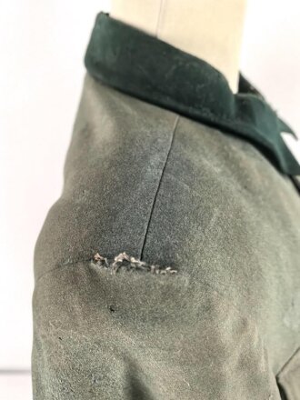 Heer, Feldbluse Modell 1936 für einen Offizier. Stark getragenes Eigentumstück ohne Effekten, ungereinigt