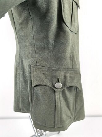 Heer, Feldbluse Modell 1936 für einen Offizier. Stark getragenes Eigentumstück ohne Effekten, ungereinigt