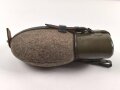 Feldflasche Wehrmacht, MN43 gestempelt auf Becher, Riemen, im Bezug und MN auf dem Flaschenkorpus