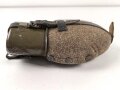 Feldflasche Wehrmacht, MN43 gestempelt auf Becher, Riemen, im Bezug und MN auf dem Flaschenkorpus