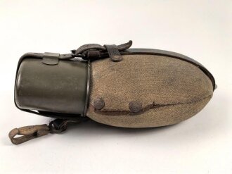 Feldflasche Wehrmacht, SMM43 auf Becher und Flasche gestempelt.
