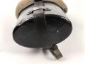 Feldflasche Wehrmacht, Hersteller MKL41, Becher neuzeitlich lackiert