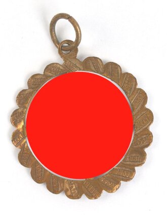 N.S. Sympathieabzeichen, Messingfarbener  Anhänger mit auf der Spitze stehendem Hakenkreuz, mittig ein roter Kunststein, Rückseitig Klebstoffreste, Durchmesser 33mm