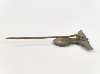 NSDAP Hoheitsabzeichen, Flügelspannweite 25mm, an langer Nadel, Rückseitig Klebstoffreste