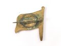 Zivilnadel in Form einer kaiserlichen Flagge " 1914", Breite 18mm, Rundum mit Klebstoff verschmiert