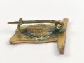 Zivilnadel in Form einer kaiserlichen Flagge " 1914", Breite 18mm, Rundum mit Klebstoff verschmiert