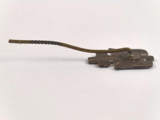 Deutsches Rotes Kreuz, Zivilabzeichen 9. Form 22mm, Emaille beschädigt