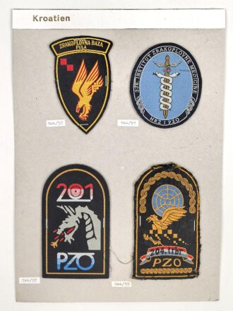 Kroatien, Sammlung Ärmelabzeichen, auf Karton getackert