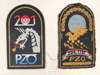 Kroatien, Sammlung Ärmelabzeichen, auf Karton getackert