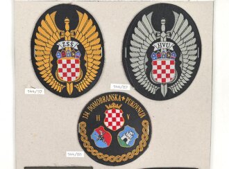 Kroatien, Sammlung Ärmelabzeichen, auf Karton getackert
