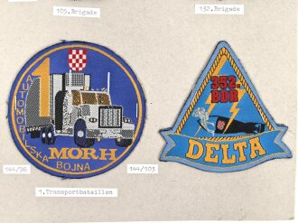 Kroatien, Sammlung Ärmelabzeichen, auf Karton getackert