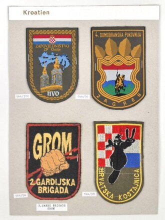 Kroatien, Sammlung Ärmelabzeichen, auf Karton getackert