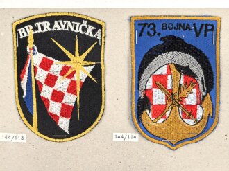Kroatien, Sammlung Ärmelabzeichen, auf Karton getackert