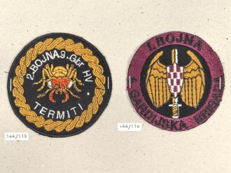 Kroatien, Sammlung Ärmelabzeichen, auf Karton getackert