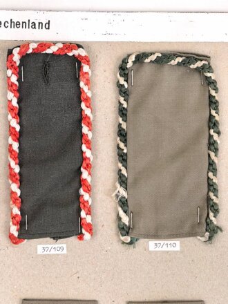 Griechenland, Sammlung Rangabzeichen, auf Karton getackert