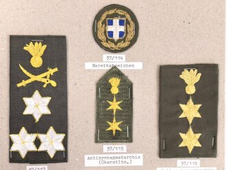 Griechenland, Sammlung Abzeichen, auf Karton getackert
