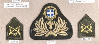 Griechenland, Sammlung Abzeichen, auf Karton getackert